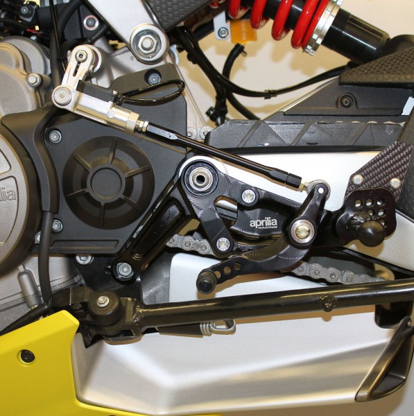Zurückverlegte Fußrastenanlage für Aprilia RS 660 / Tuono 660